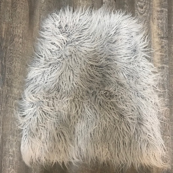 MINKPINK Faux Fur Vest - Picture 2 of 3